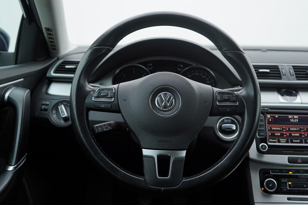 O119V06763_27.webp_PASSAT Highline 2.0 TDI 103 kW manuál