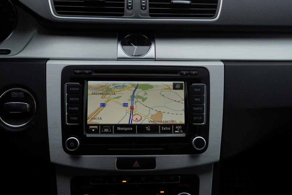 O119V06763_33.webp_PASSAT Highline 2.0 TDI 103 kW manuál