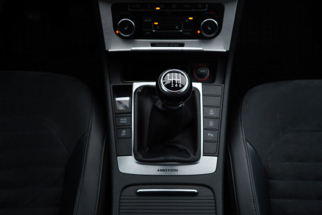 O119V06763_35.webp_PASSAT Highline 2.0 TDI 103 kW manuál