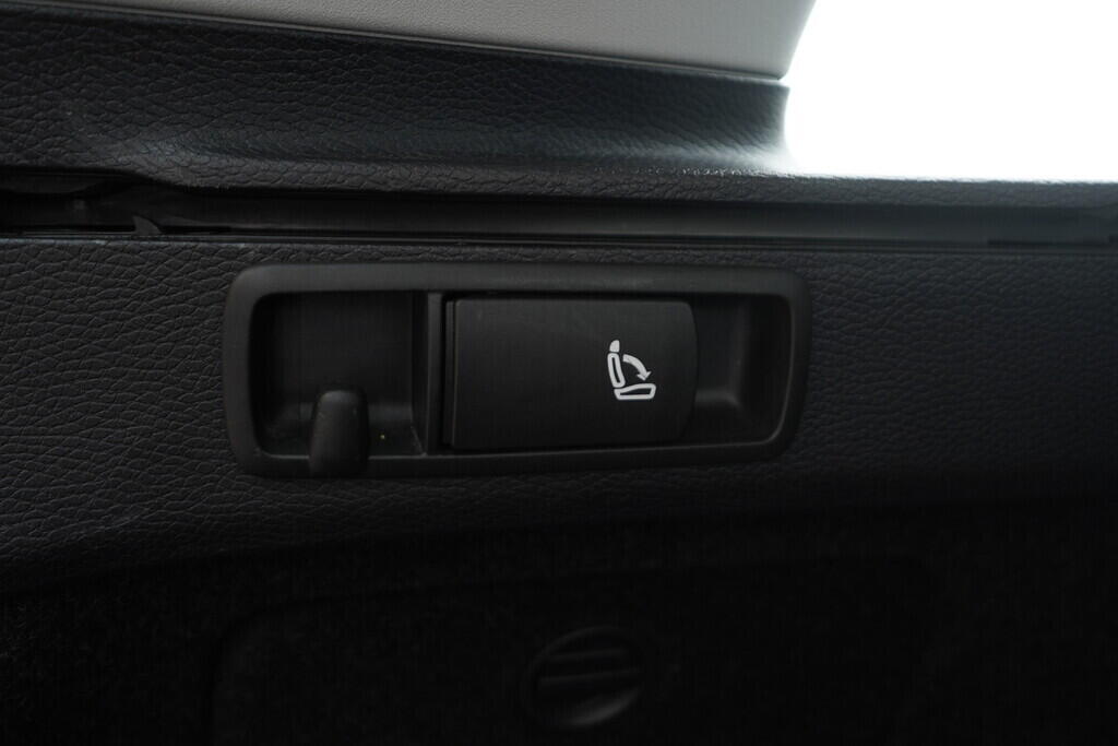 O119V06763_38.webp_PASSAT Highline 2.0 TDI 103 kW manuál