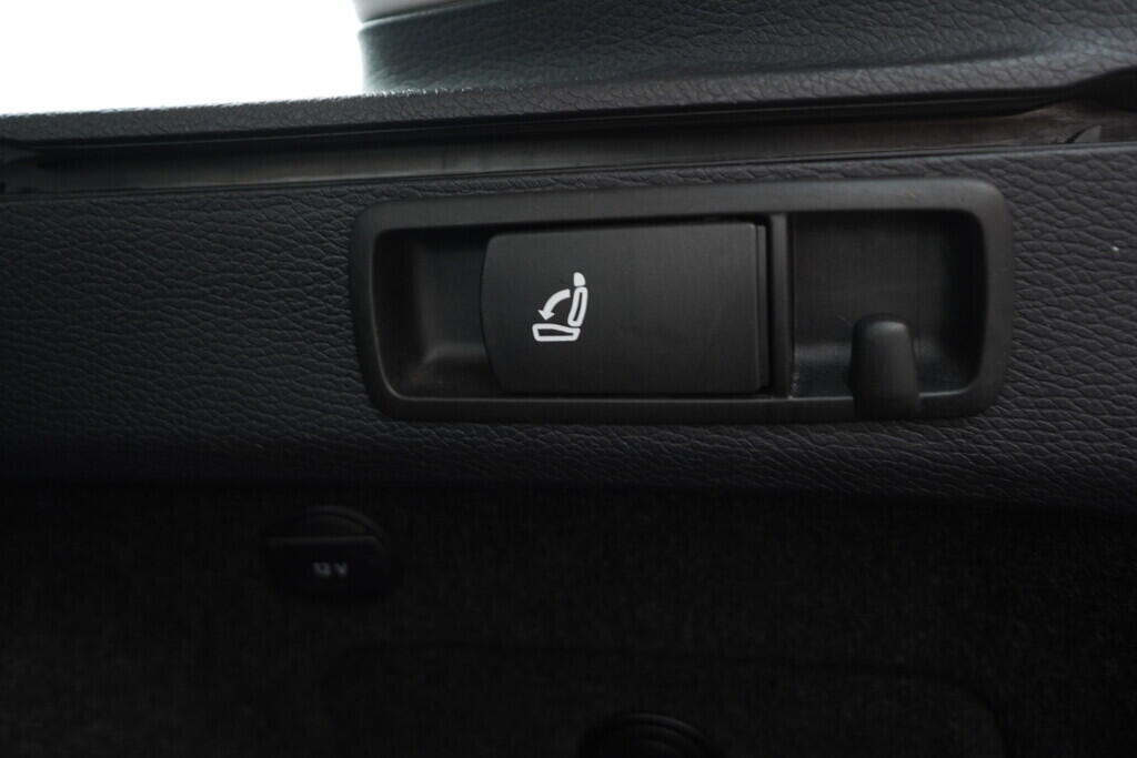 O119V06763_39.webp_PASSAT Highline 2.0 TDI 103 kW manuál