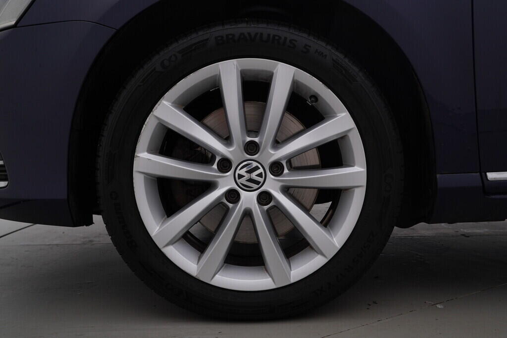 O119V06763_43.webp_PASSAT Highline 2.0 TDI 103 kW manuál
