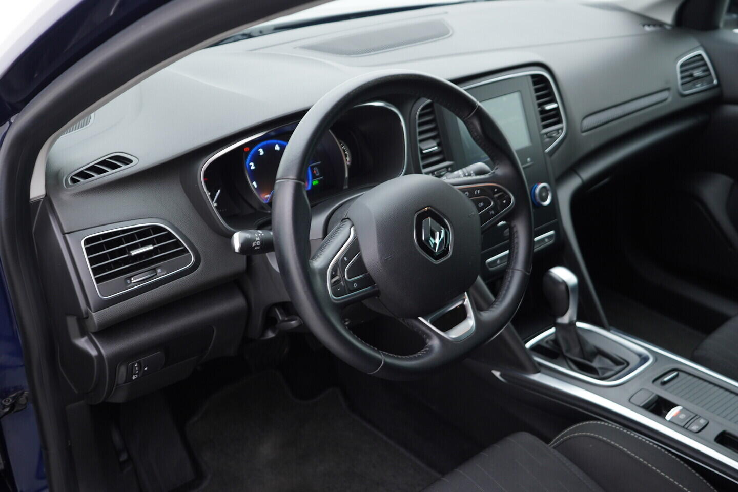 O119V06782_21.webp_MÉGANE Limited 1.3 TCe 103 kW automat, DPH