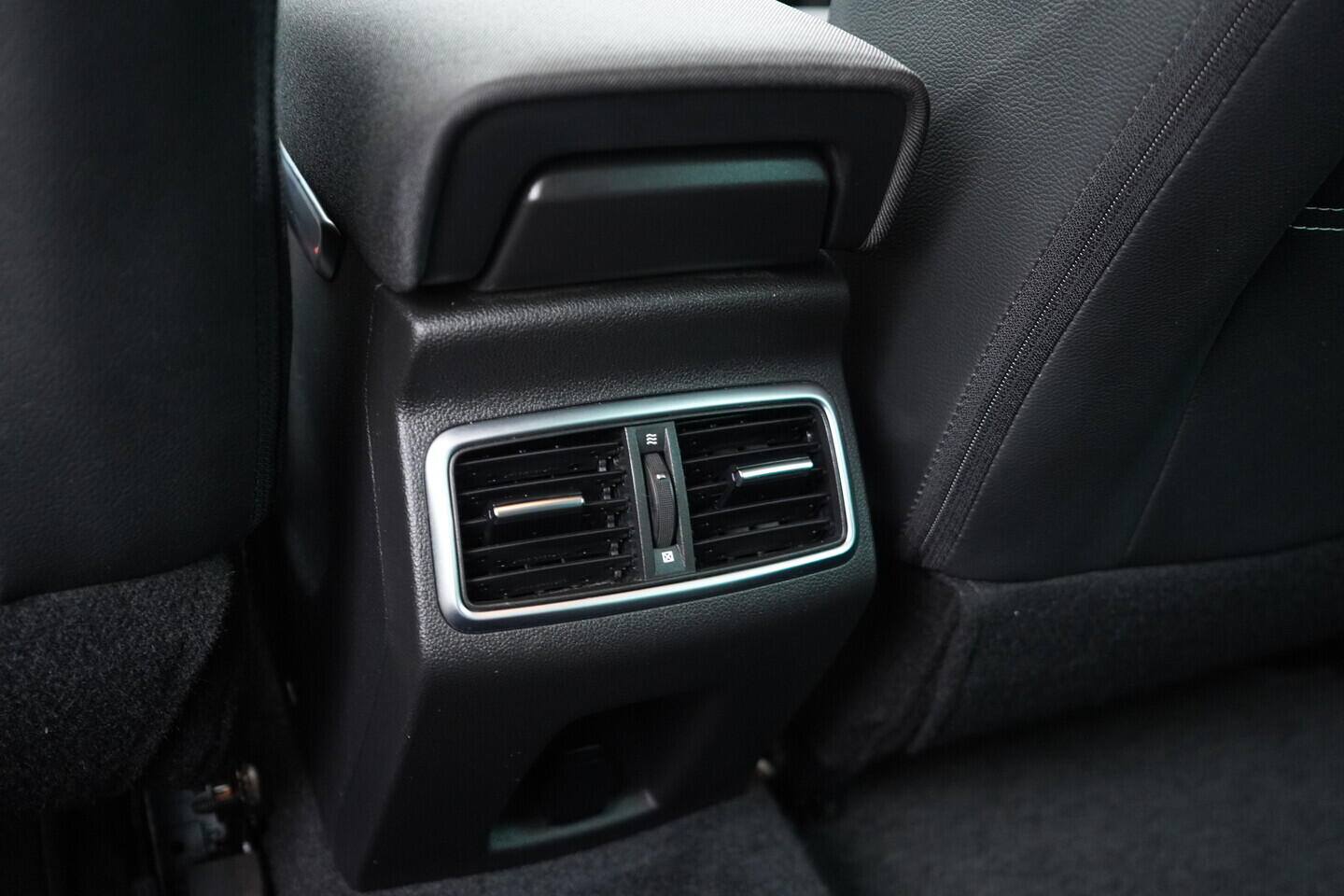 O119V06782_28.webp_MÉGANE Limited 1.3 TCe 103 kW automat, DPH