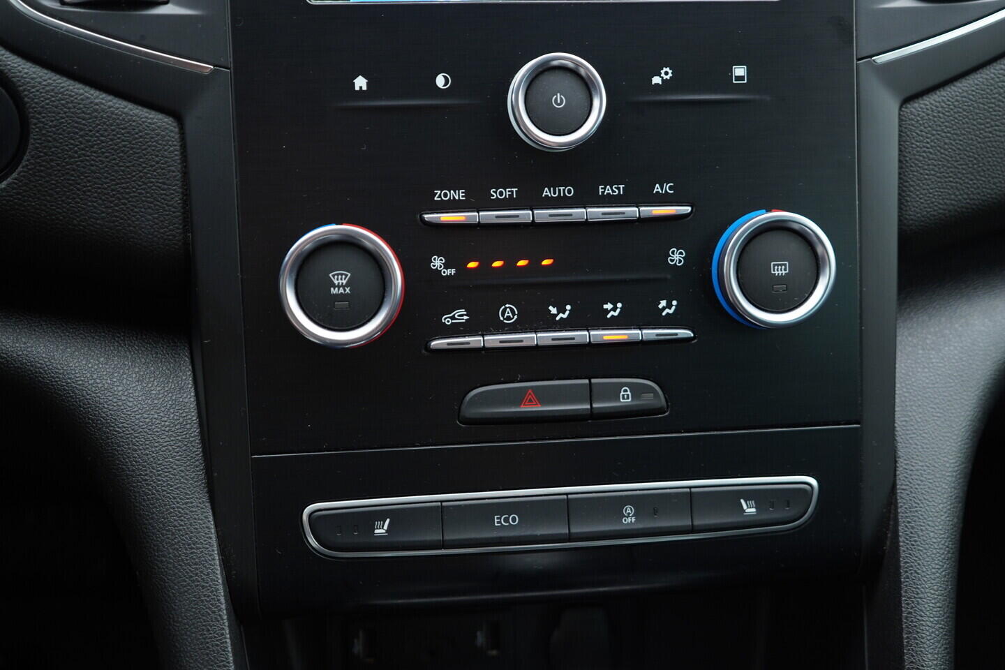 O119V06782_33.webp_MÉGANE Limited 1.3 TCe 103 kW automat, DPH