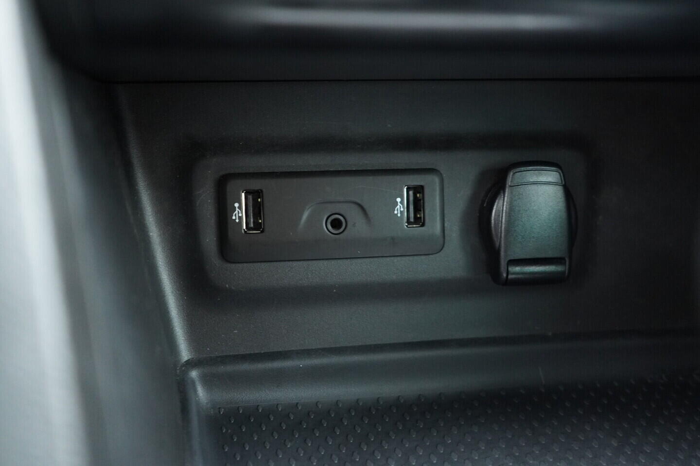 O119V06782_34.webp_MÉGANE Limited 1.3 TCe 103 kW automat, DPH