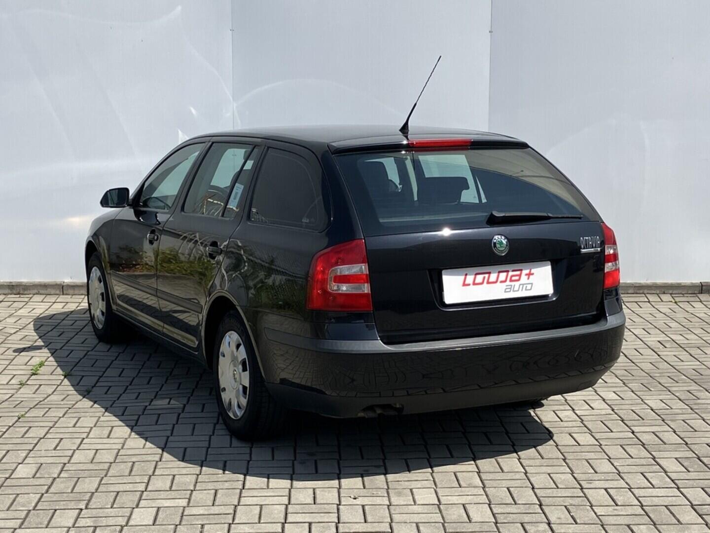 O119V06796_15.webp_OCTAVIA Ambiente 1.9 TDI 77 kW manuál, DPH