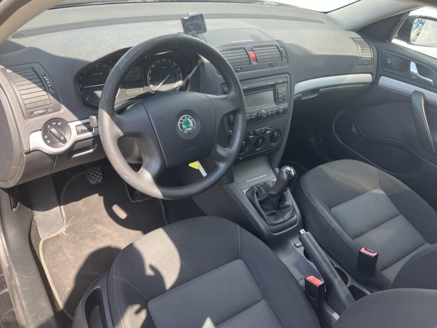 O119V06796_19.webp_OCTAVIA Ambiente 1.9 TDI 77 kW manuál, DPH