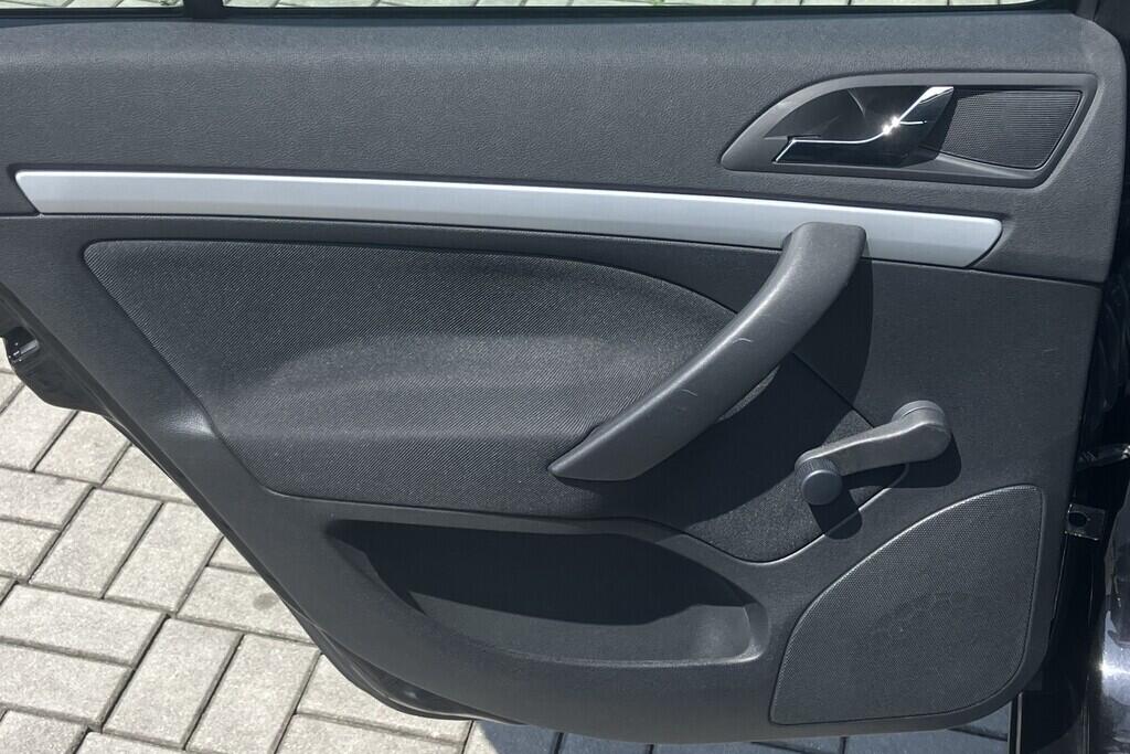 O119V06796_27.webp_OCTAVIA Ambiente 1.9 TDI 77 kW manuál, DPH