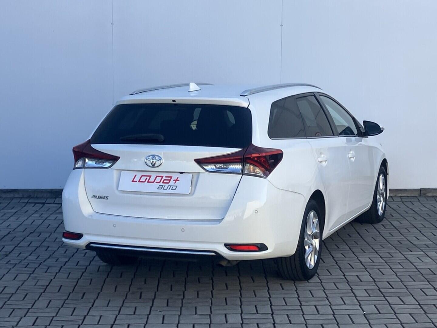 O119V06798_11.webp_AURIS Executive 1.6  97 kW manuál, DPH