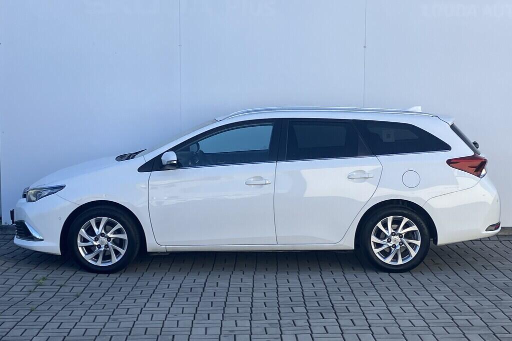 O119V06798_12.webp_AURIS Executive 1.6  97 kW manuál, DPH