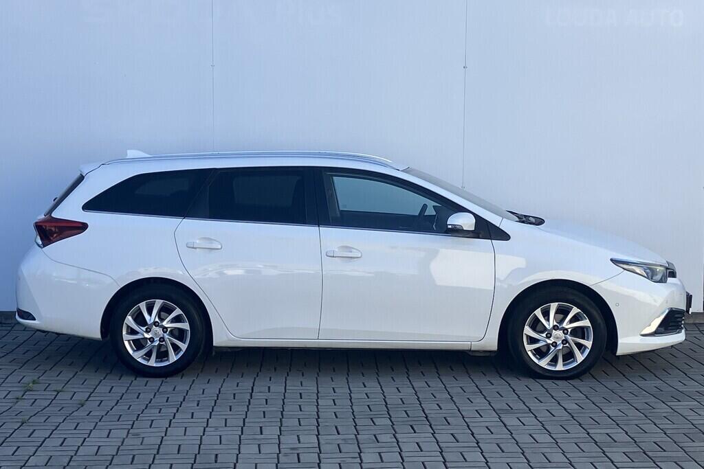 O119V06798_16.webp_AURIS Executive 1.6  97 kW manuál, DPH