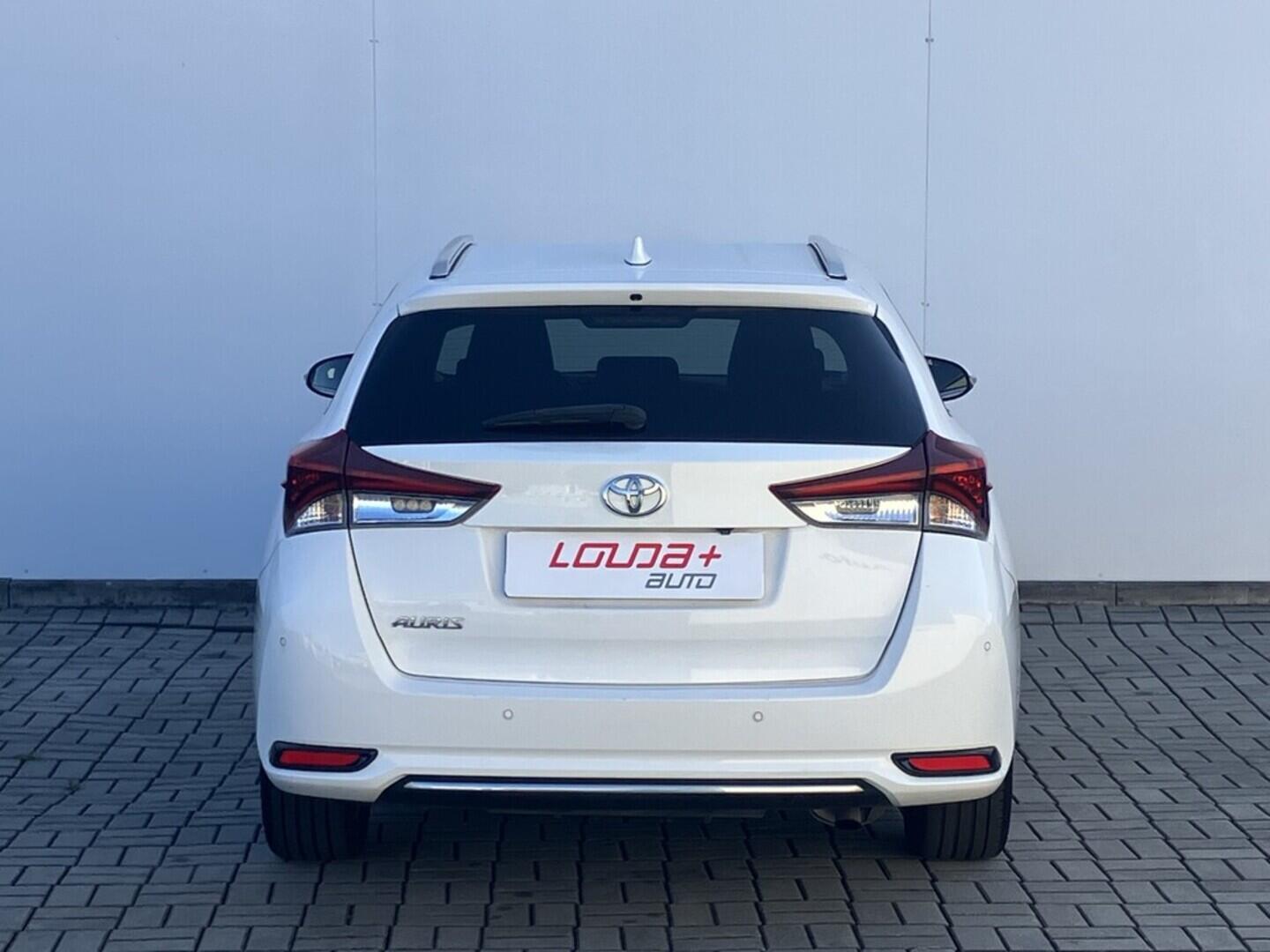 O119V06798_17.webp_AURIS Executive 1.6  97 kW manuál, DPH