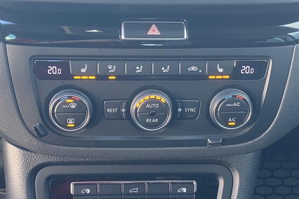 O119V06799_30.webp_SHARAN Highline 2.0 TDI 130 kW automat, DPH