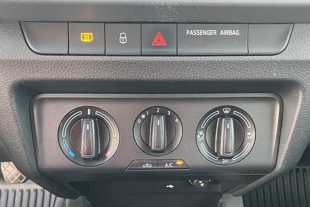 O119V06803_26.webp_FABIA Active 1.0 TSI 70 kW manuál, DPH