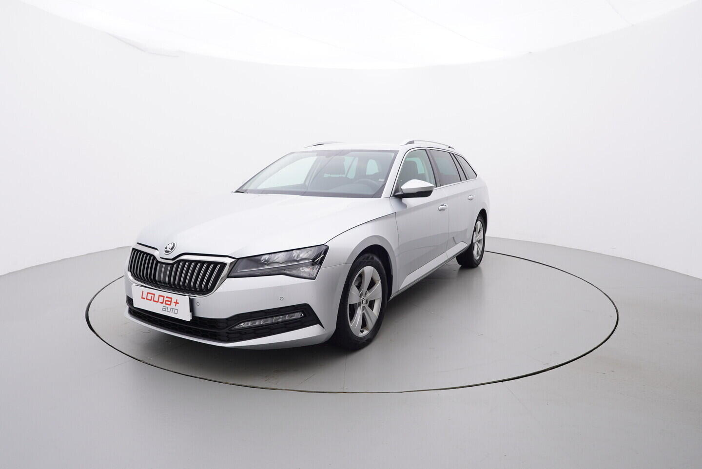 O119V06808_10.webp_SUPERB Bussines 2.0 TDI 110 kW automat, DPH