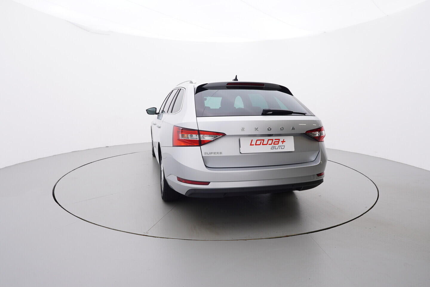 O119V06808_13.webp_SUPERB Bussines 2.0 TDI 110 kW automat, DPH