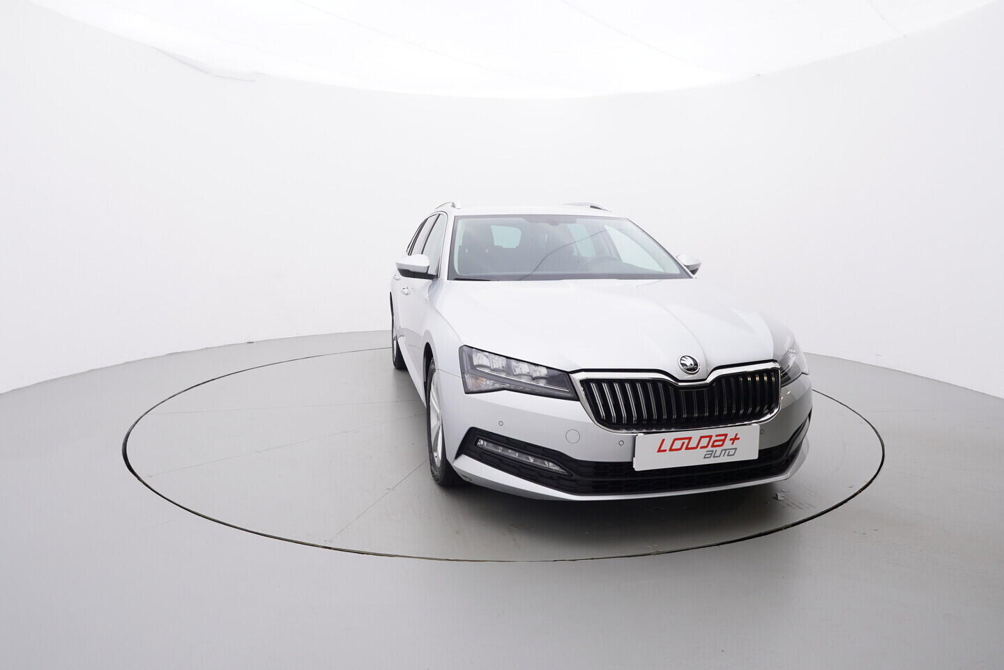 O119V06808_17.webp_SUPERB Bussines 2.0 TDI 110 kW automat, DPH