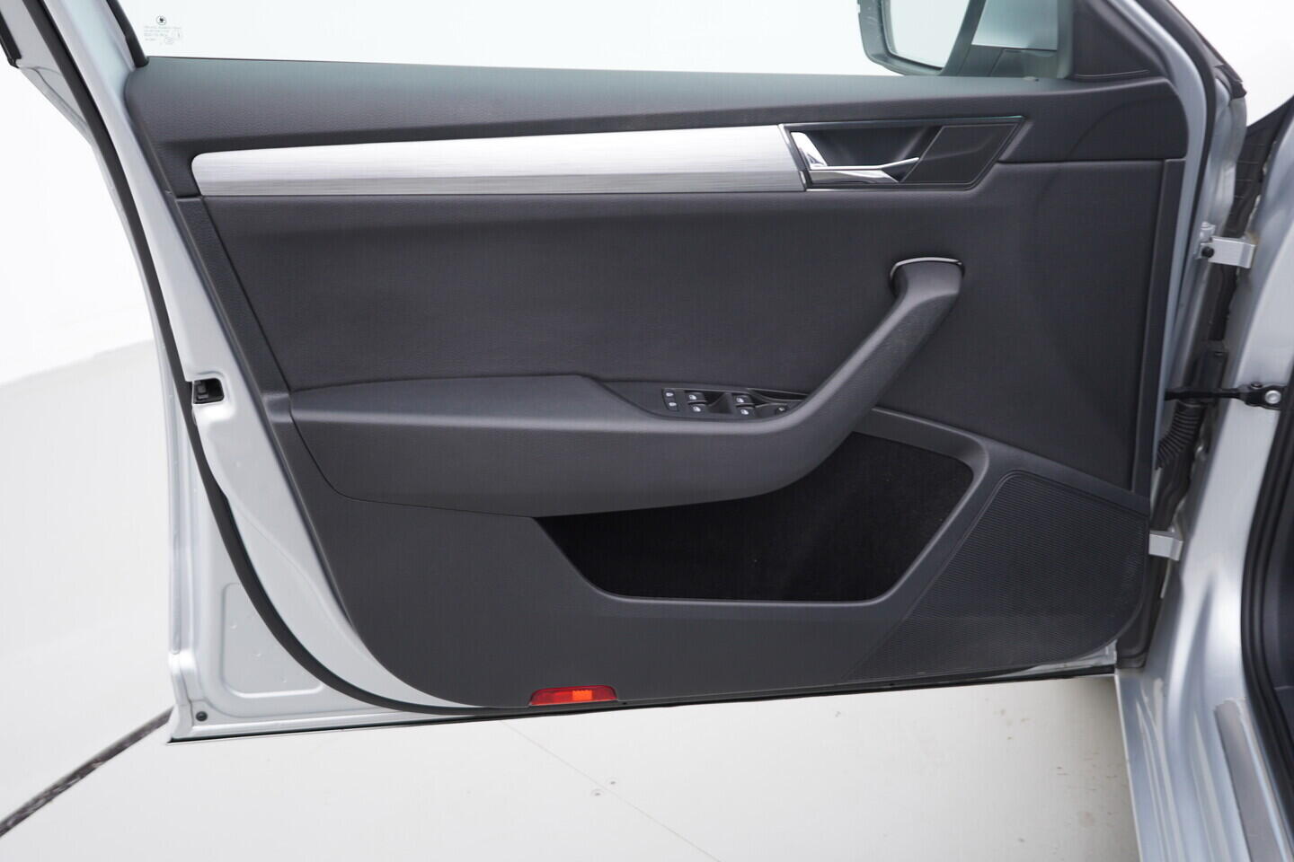 O119V06808_19.webp_SUPERB Bussines 2.0 TDI 110 kW automat, DPH