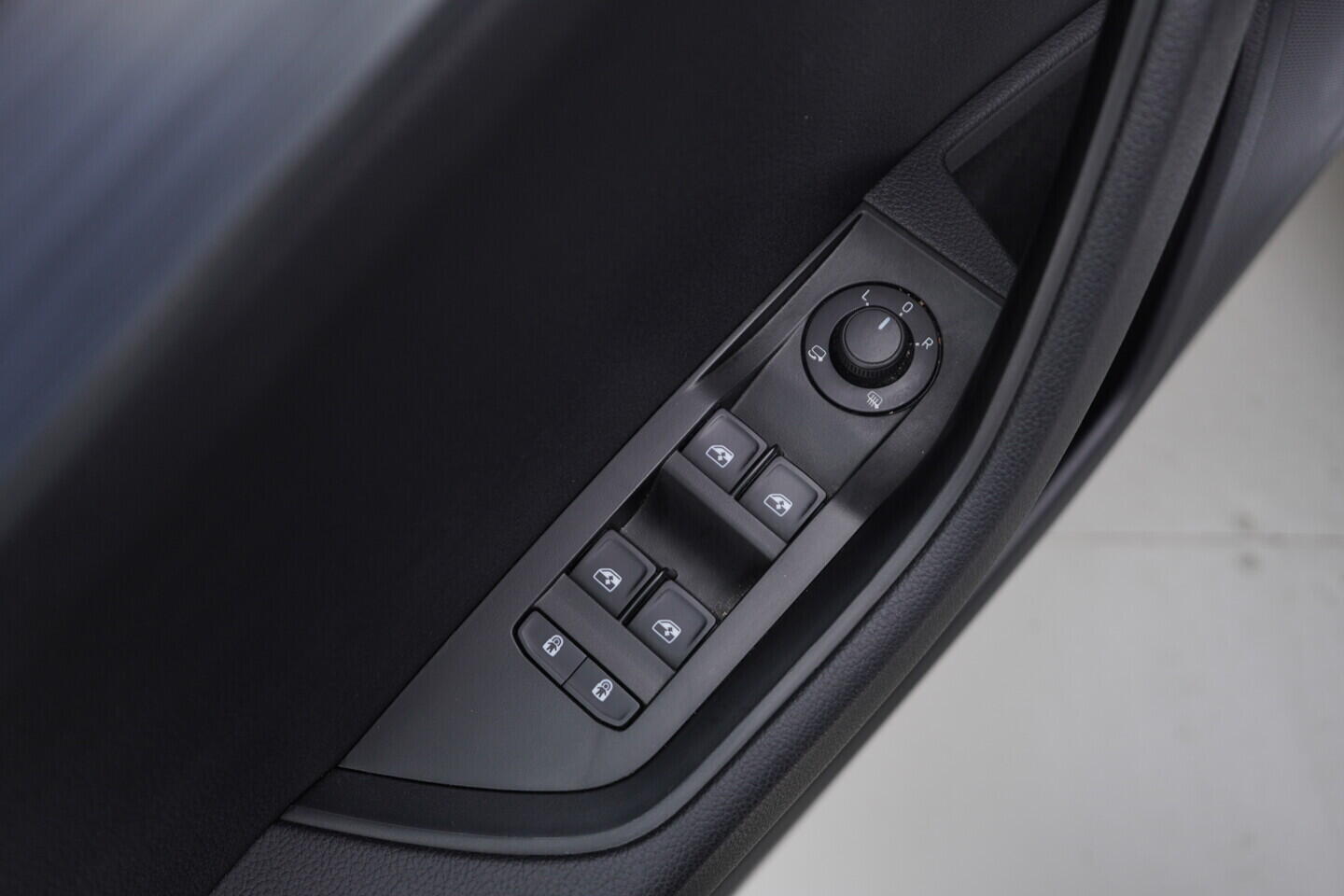 O119V06808_20.webp_SUPERB Bussines 2.0 TDI 110 kW automat, DPH