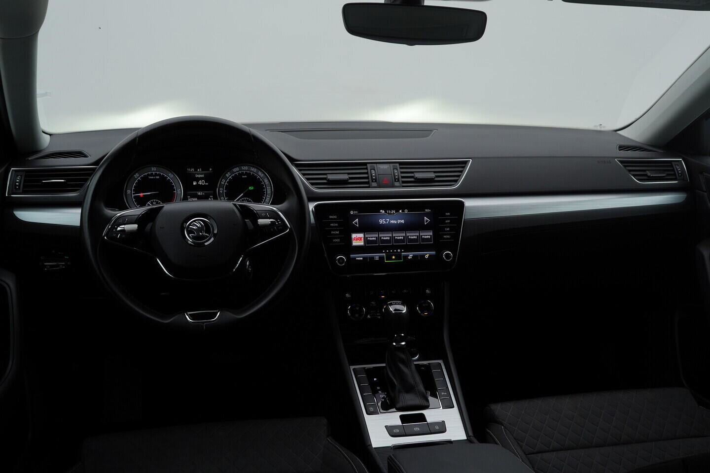 O119V06808_26.webp_SUPERB Bussines 2.0 TDI 110 kW automat, DPH