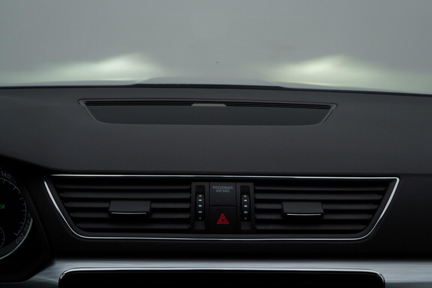 O119V06808_27.webp_SUPERB Bussines 2.0 TDI 110 kW automat, DPH