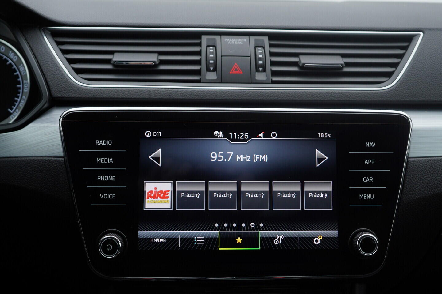 O119V06808_28.webp_SUPERB Bussines 2.0 TDI 110 kW automat, DPH