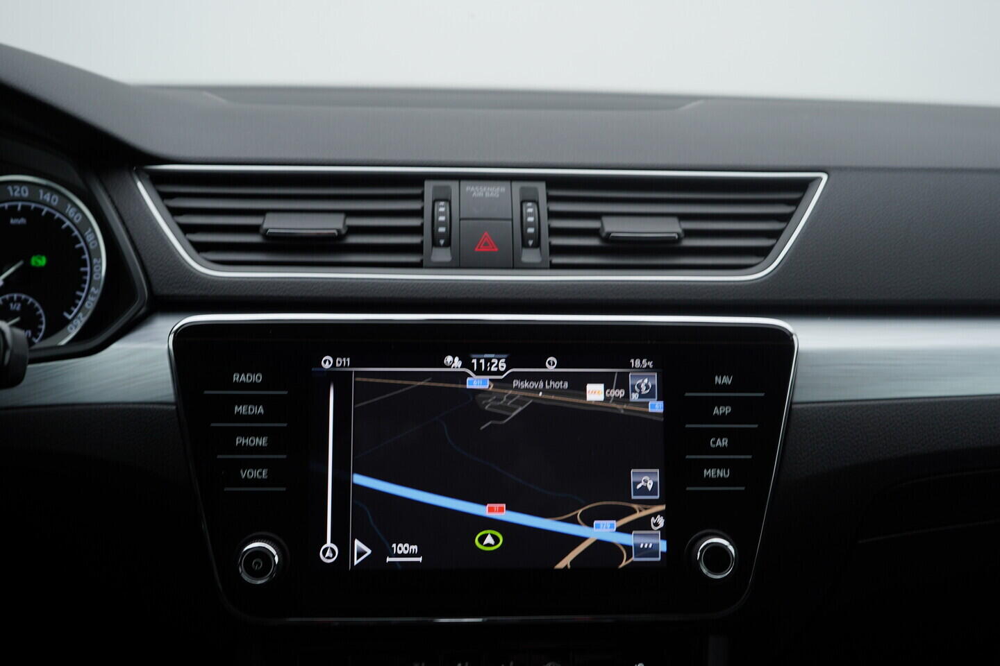 O119V06808_31.webp_SUPERB Bussines 2.0 TDI 110 kW automat, DPH