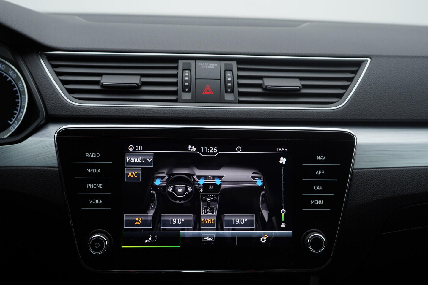 O119V06808_32.webp_SUPERB Bussines 2.0 TDI 110 kW automat, DPH