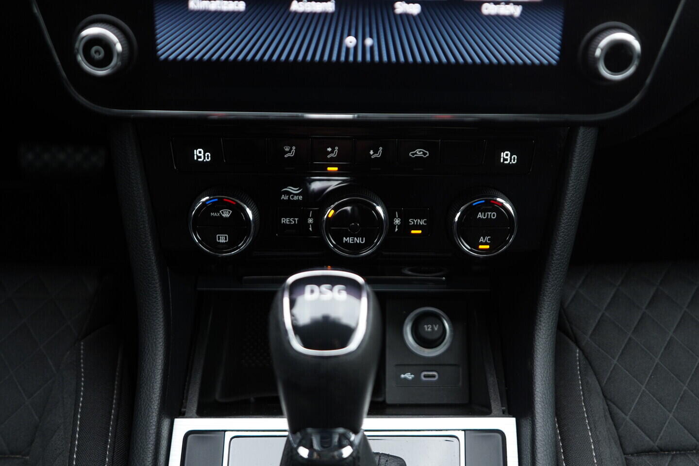 O119V06808_34.webp_SUPERB Bussines 2.0 TDI 110 kW automat, DPH