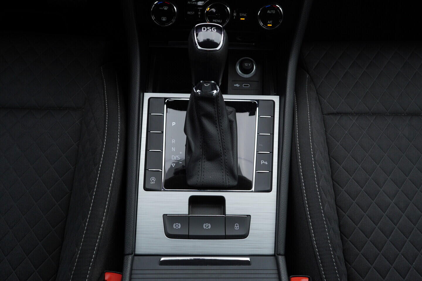 O119V06808_35.webp_SUPERB Bussines 2.0 TDI 110 kW automat, DPH