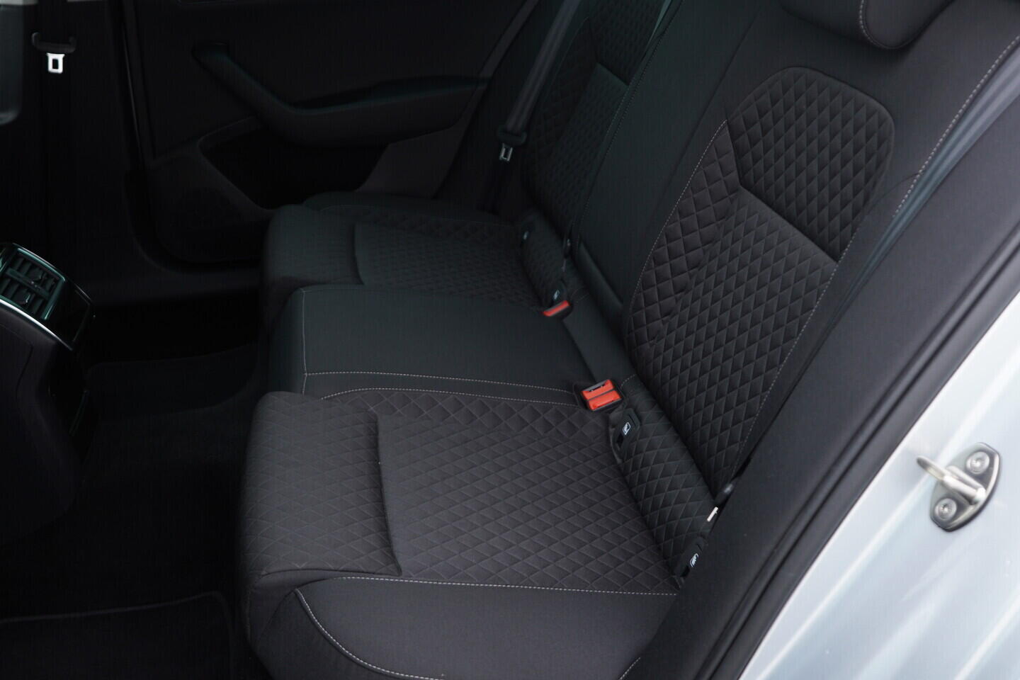 O119V06808_38.webp_SUPERB Bussines 2.0 TDI 110 kW automat, DPH