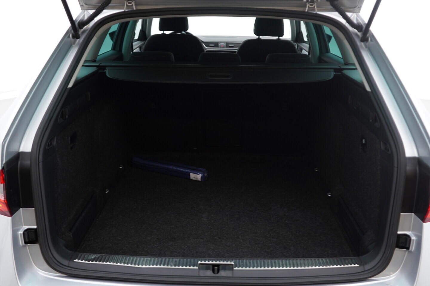 O119V06808_41.webp_SUPERB Bussines 2.0 TDI 110 kW automat, DPH