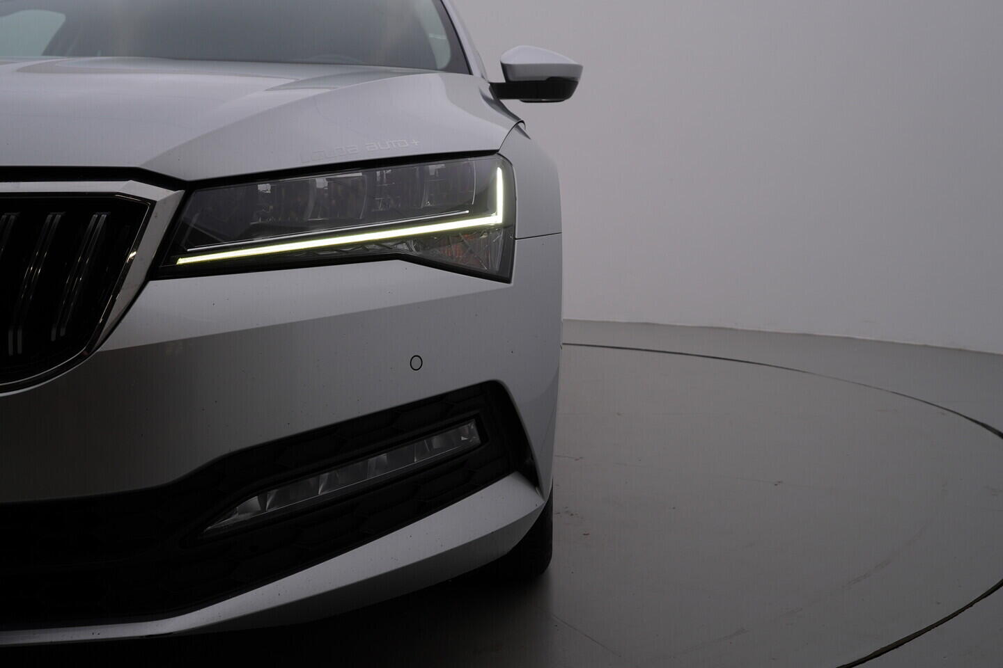 O119V06808_44.webp_SUPERB Bussines 2.0 TDI 110 kW automat, DPH