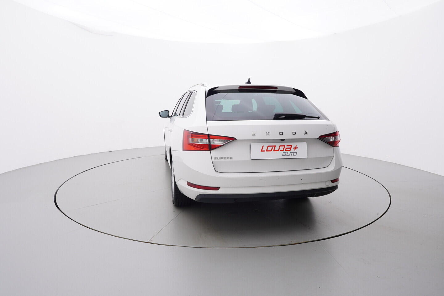 O119V06810_13.webp_SUPERB Style 2.0 TDI 110 kW automat, DPH