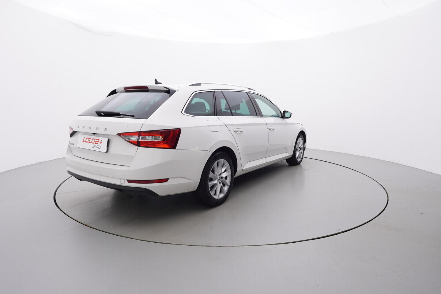 O119V06810_14.webp_SUPERB Style 2.0 TDI 110 kW automat, DPH