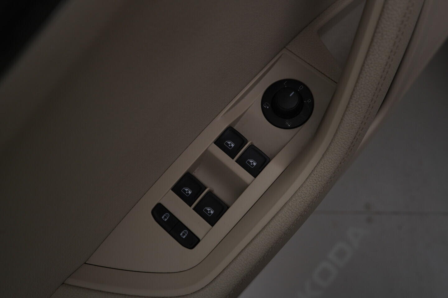 O119V06810_20.webp_SUPERB Style 2.0 TDI 110 kW automat, DPH