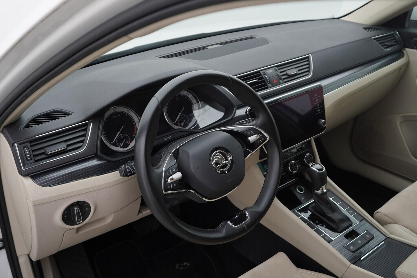 O119V06810_21.webp_SUPERB Style 2.0 TDI 110 kW automat, DPH