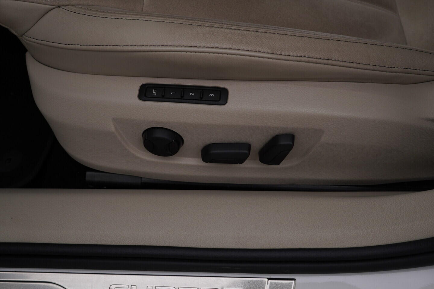 O119V06810_22.webp_SUPERB Style 2.0 TDI 110 kW automat, DPH