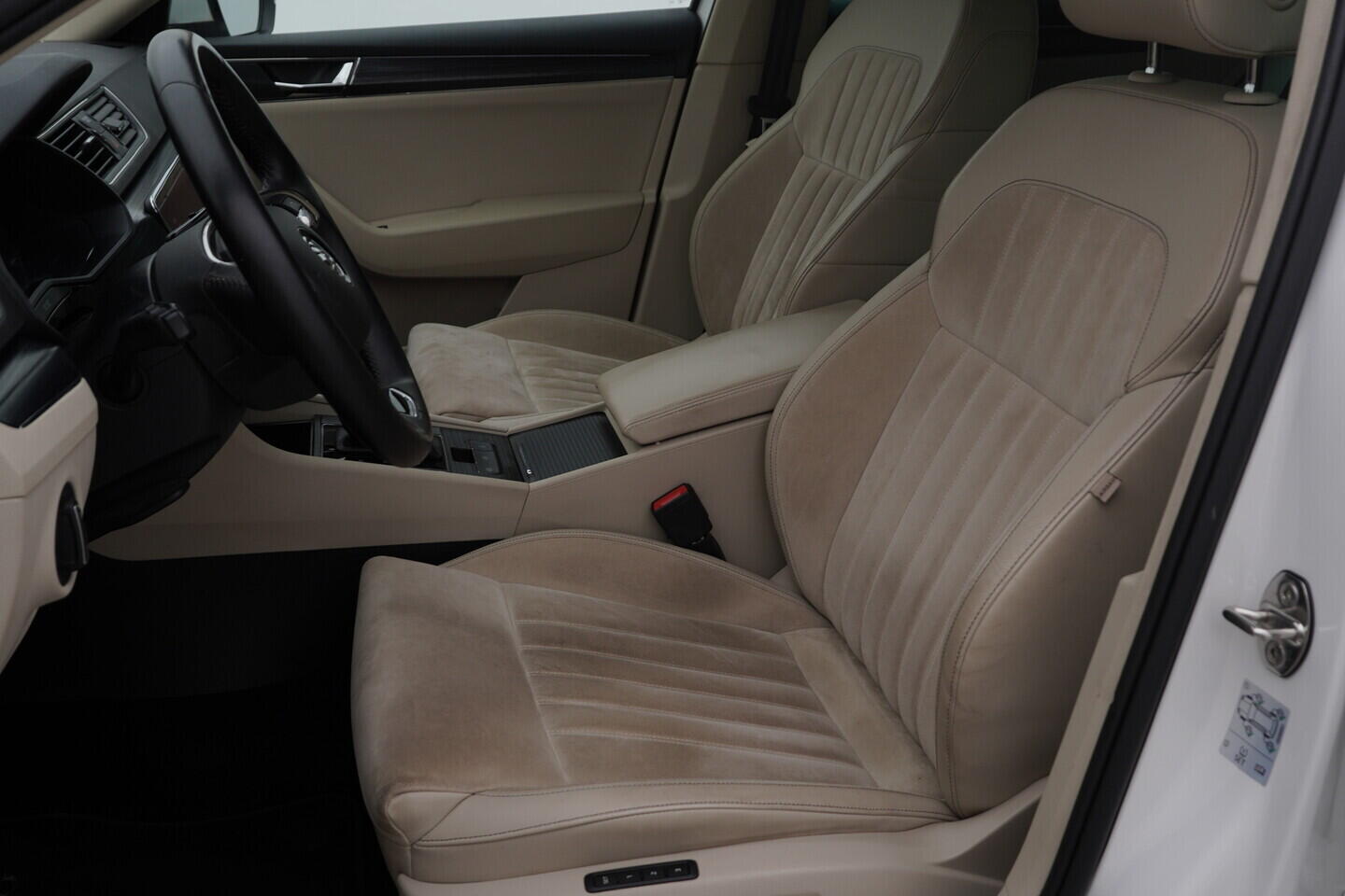 O119V06810_23.webp_SUPERB Style 2.0 TDI 110 kW automat, DPH