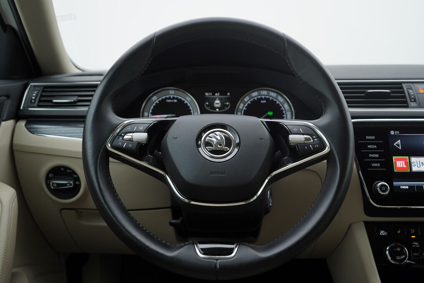 O119V06810_26.webp_SUPERB Style 2.0 TDI 110 kW automat, DPH