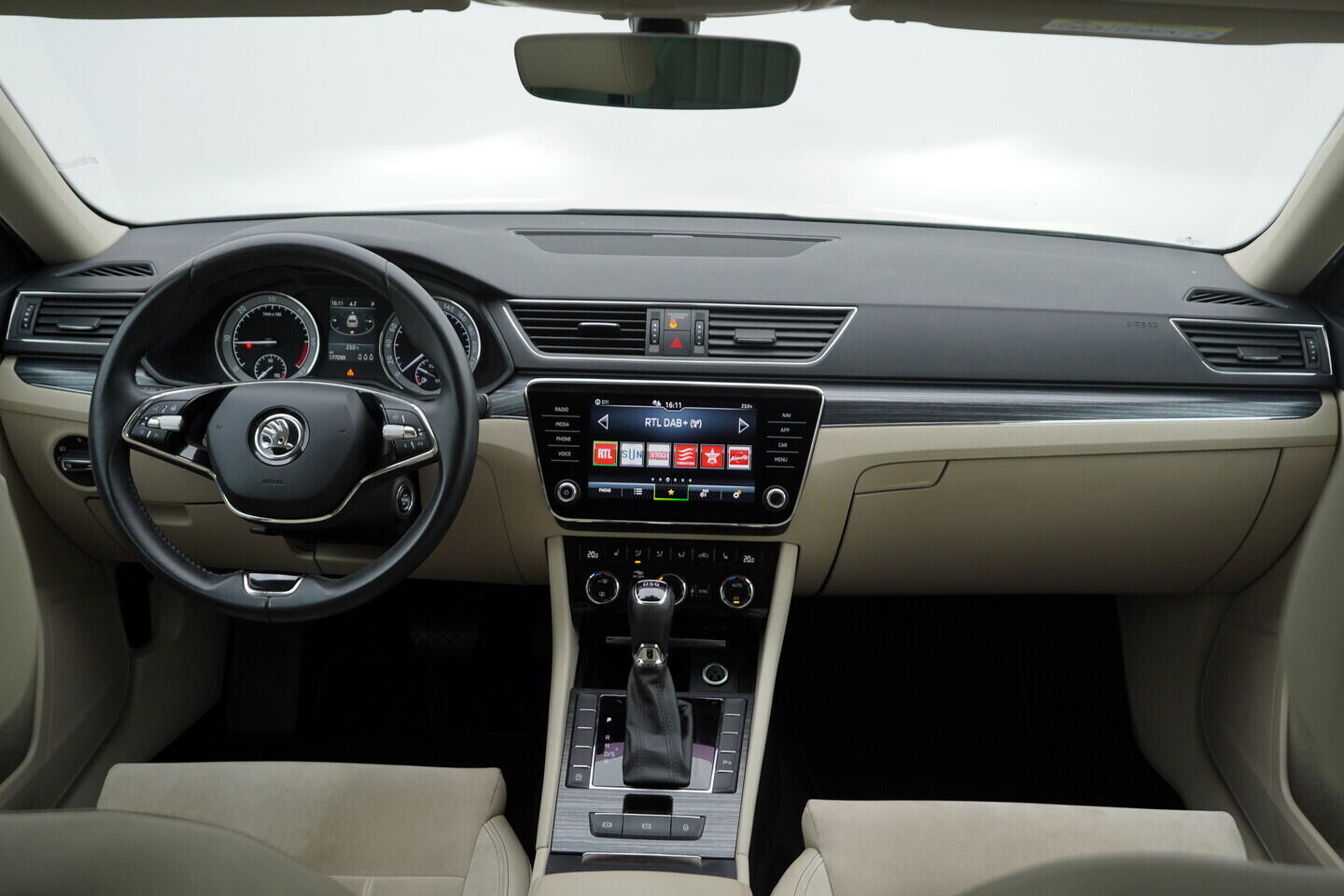 O119V06810_27.webp_SUPERB Style 2.0 TDI 110 kW automat, DPH