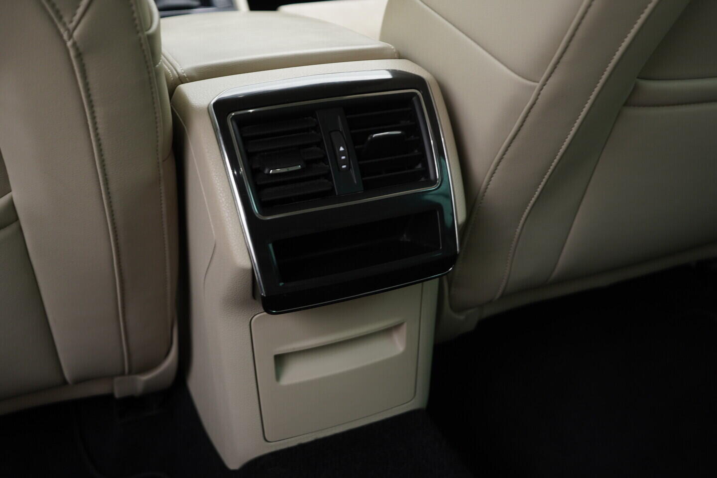 O119V06810_28.webp_SUPERB Style 2.0 TDI 110 kW automat, DPH