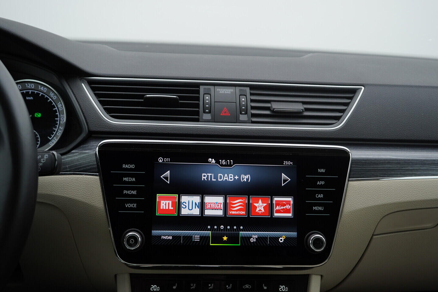 O119V06810_30.webp_SUPERB Style 2.0 TDI 110 kW automat, DPH