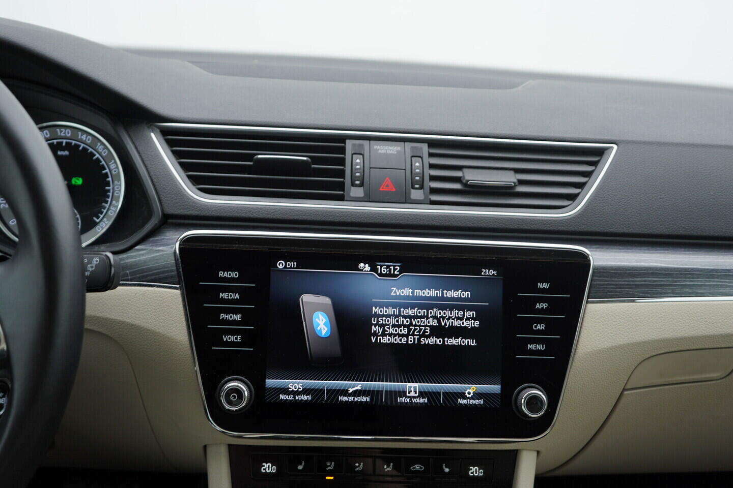 O119V06810_32.webp_SUPERB Style 2.0 TDI 110 kW automat, DPH