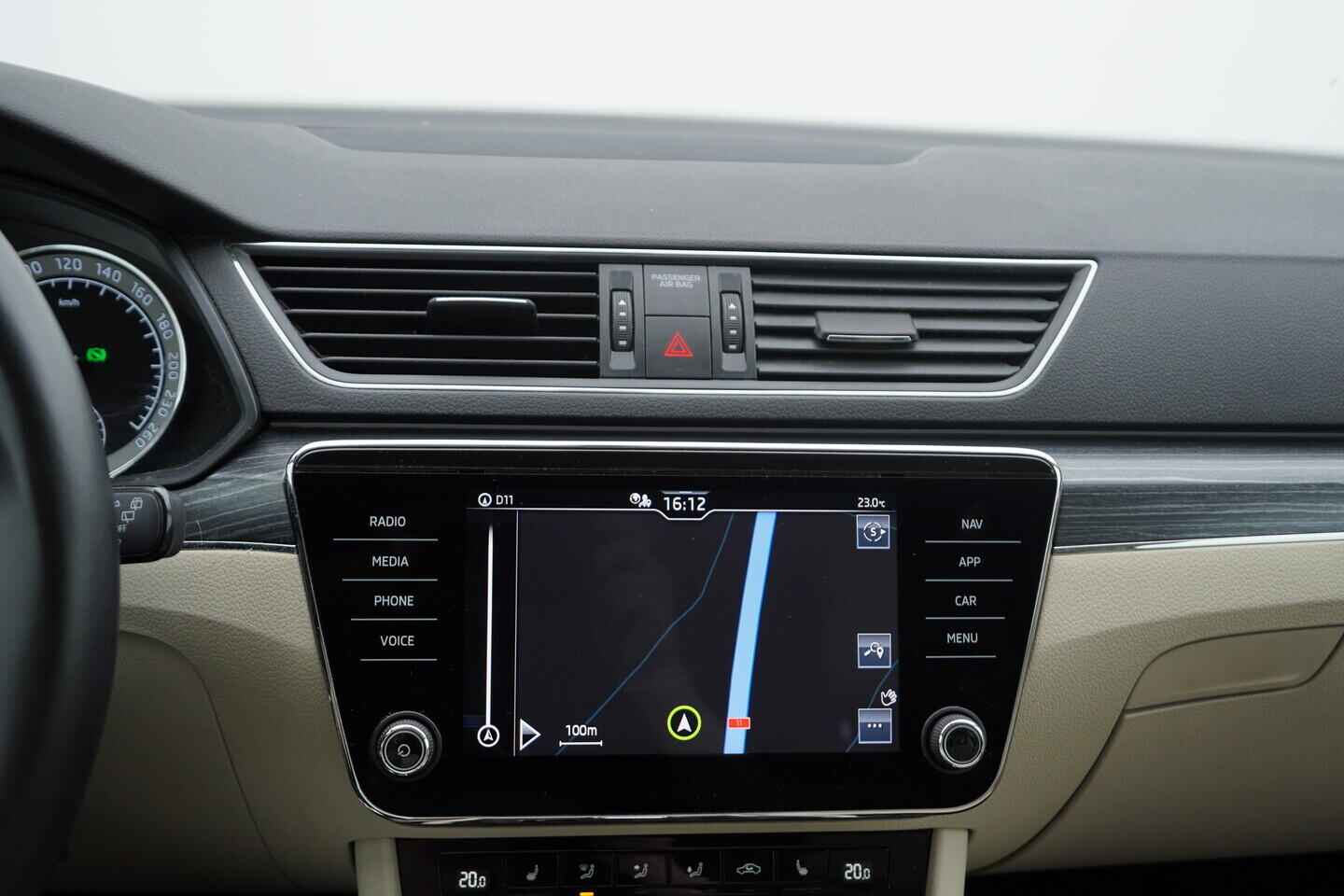 O119V06810_33.webp_SUPERB Style 2.0 TDI 110 kW automat, DPH