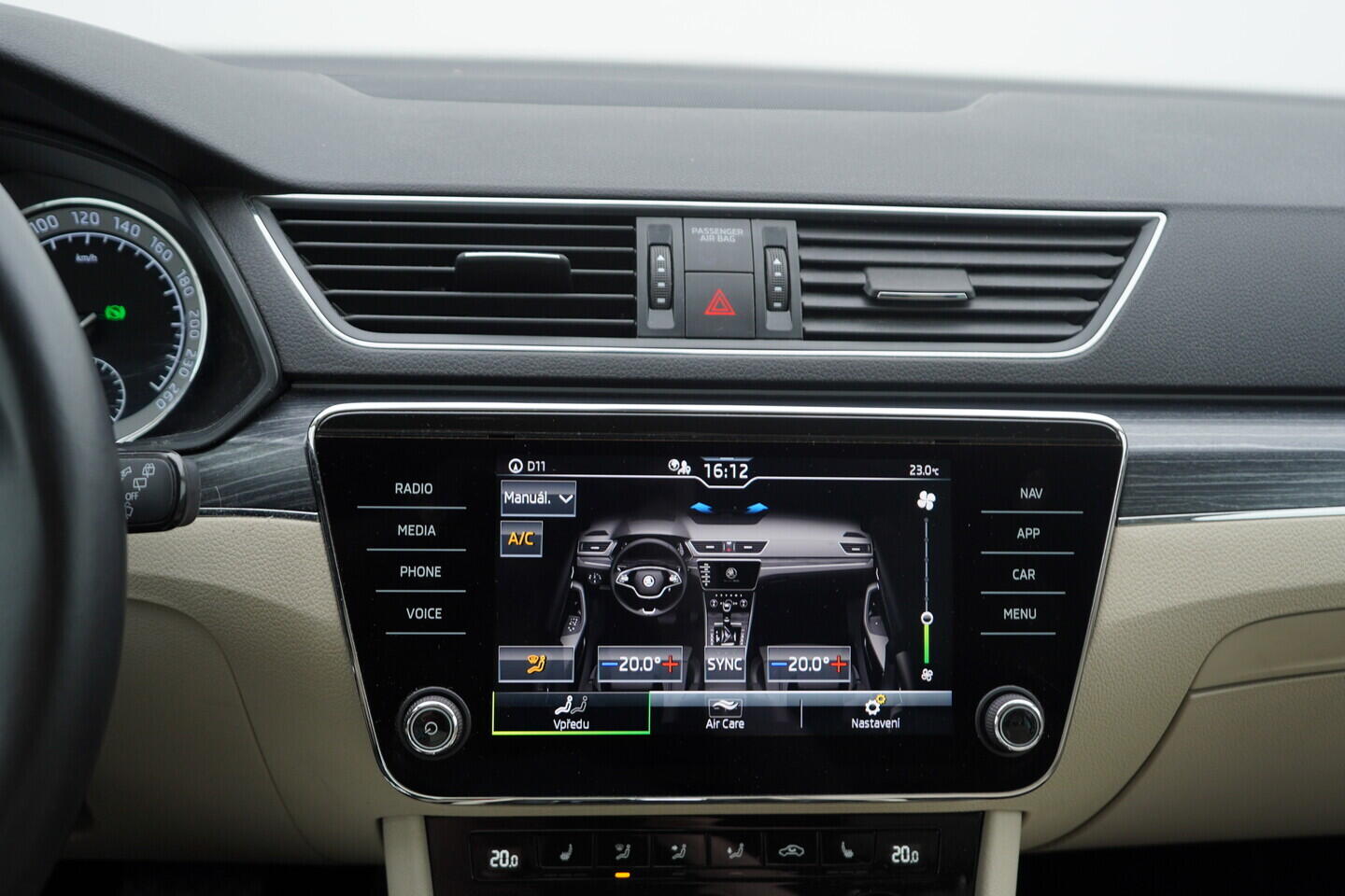 O119V06810_35.webp_SUPERB Style 2.0 TDI 110 kW automat, DPH