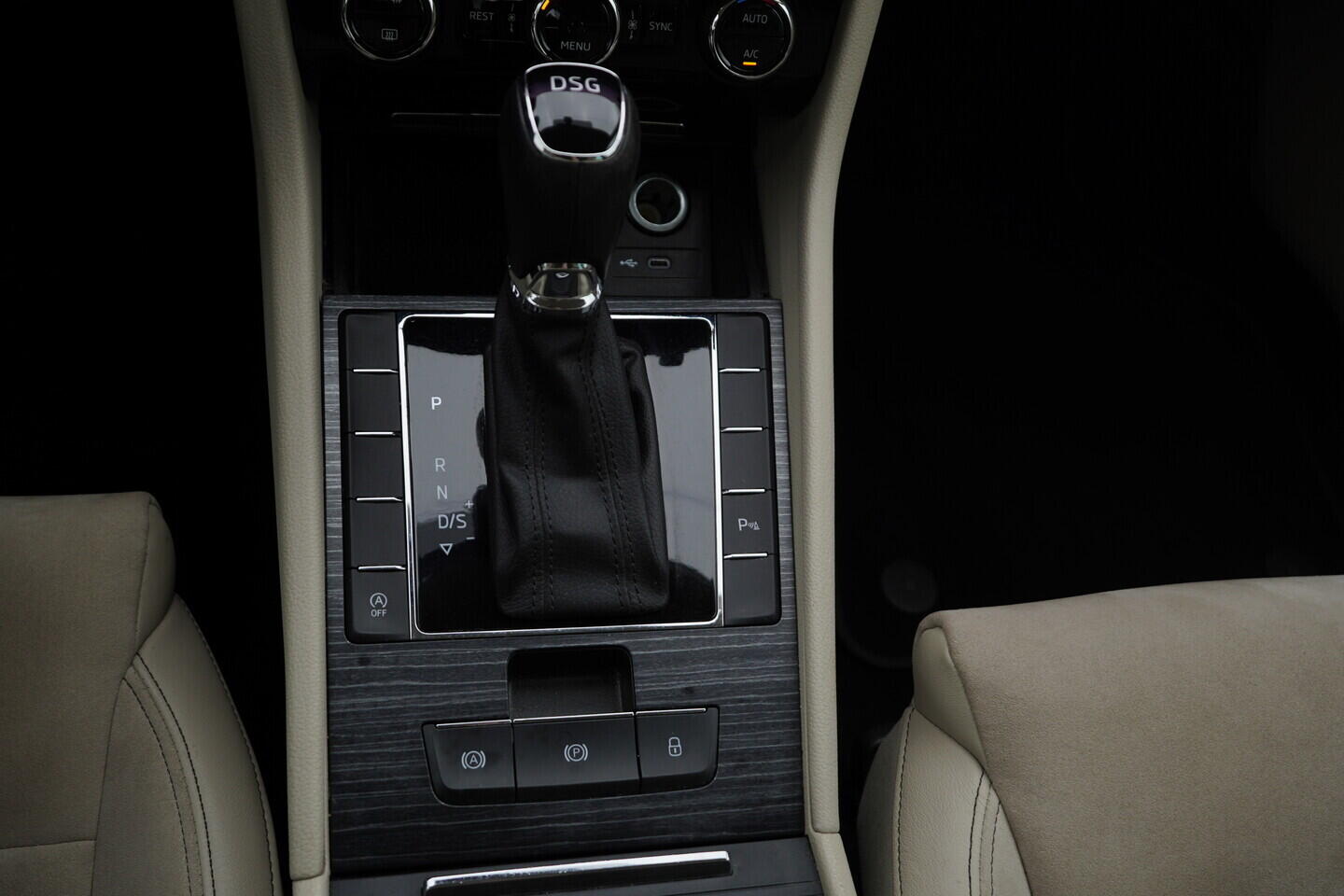 O119V06810_37.webp_SUPERB Style 2.0 TDI 110 kW automat, DPH