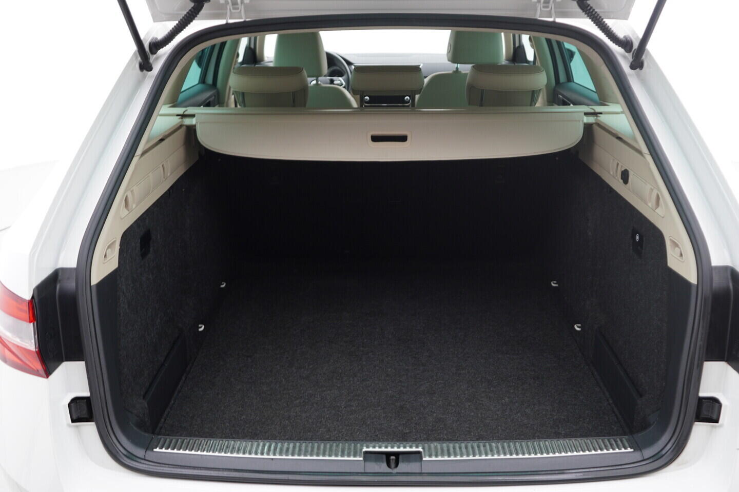 O119V06810_40.webp_SUPERB Style 2.0 TDI 110 kW automat, DPH