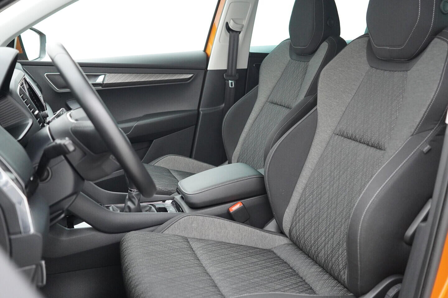 O119V06812_22.webp_KAROQ Style 1.0 TSI 81 kW manuál